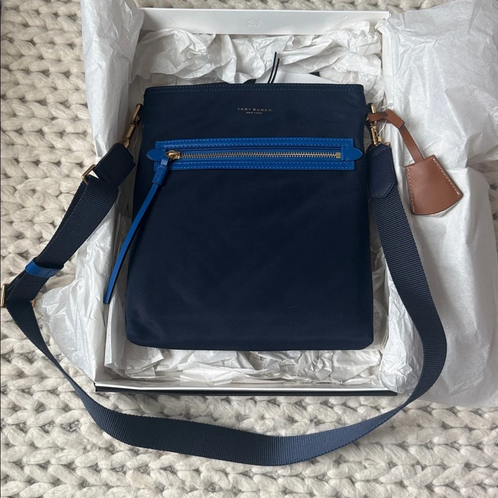 NWT Tory Burch Navy Nylon Crossbody Bag Blue Trim Gold Hardware